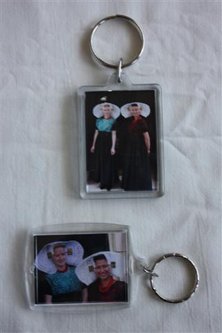 Klederdracht folklore sleutelhanger leuk souvenirtje met  verschillende