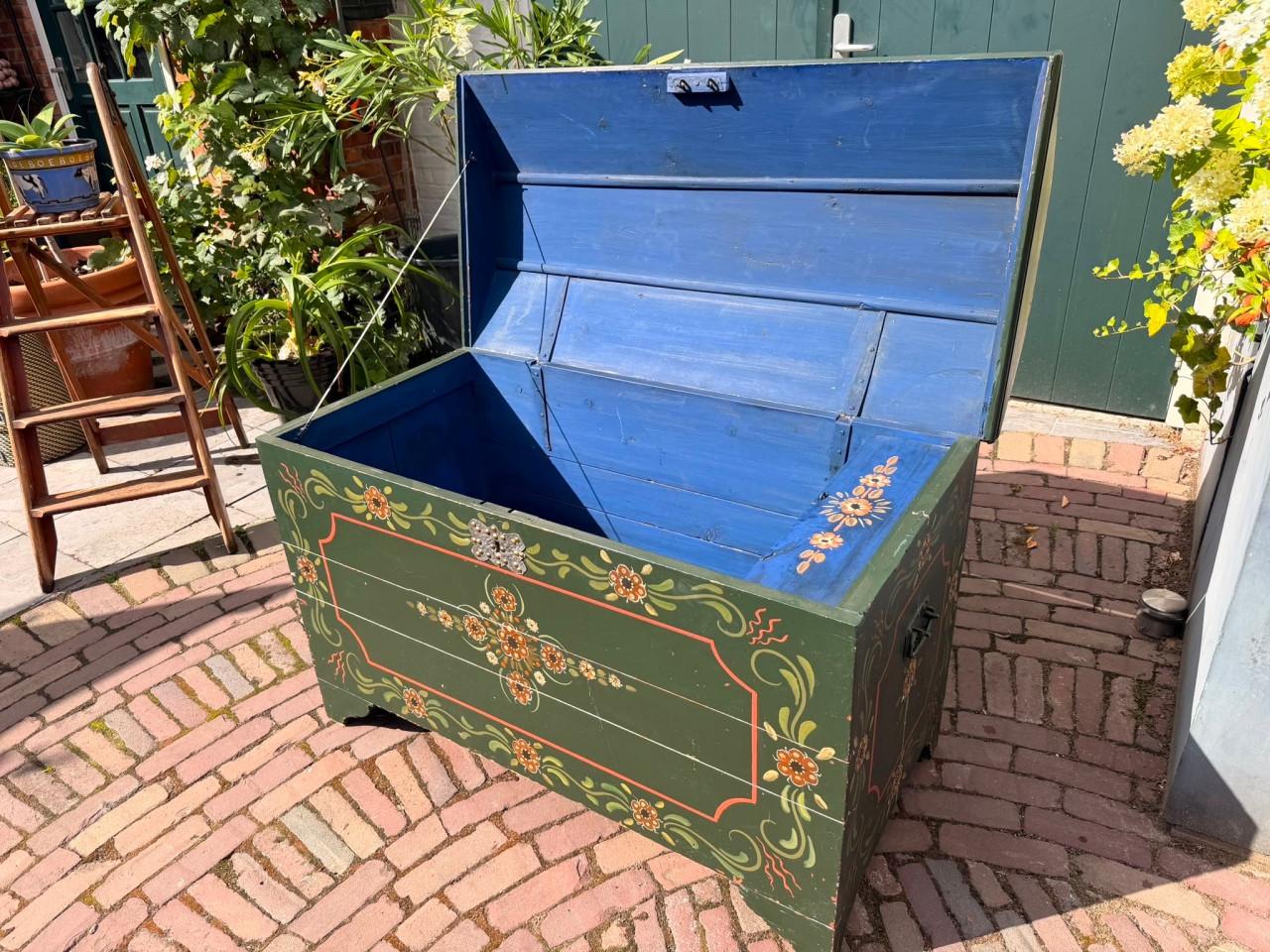 PRACHTIGE HANDBESCHILDERDE KIST