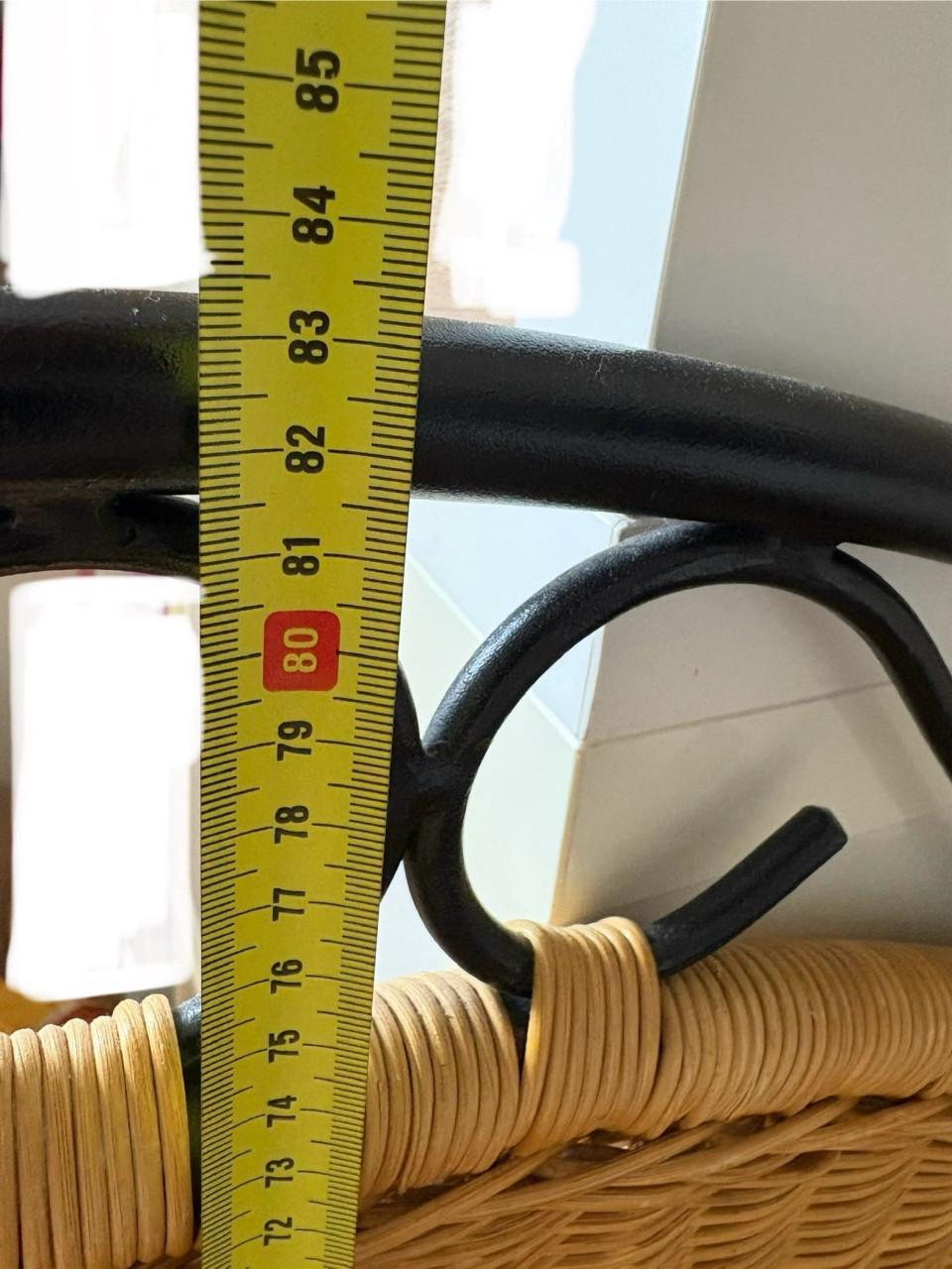 Zwart ijzeren bed; 90x200 met rotan