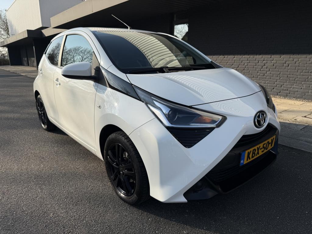 Toyota Aygo 1.0 x-play - 22.000km - dealeronderhouden - carplay -