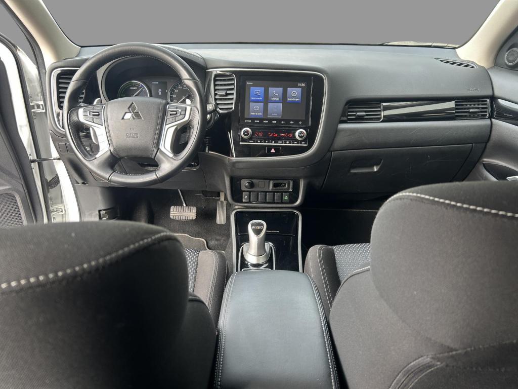 Mitsubishi Outlander 2.4 phev pure+
