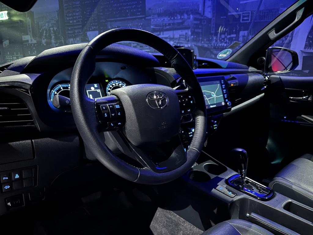 Toyota Hilux 2.8 d-4d xtra cab invincible *leer*camera*navi*carplay*