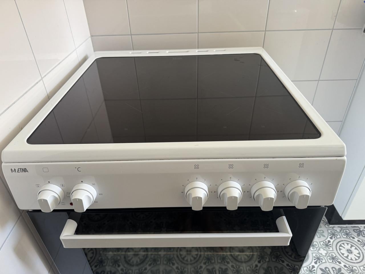 ETNA Inductie Fornuis + Oven (FIV560 Wit) – 2-Fase – topstaat!