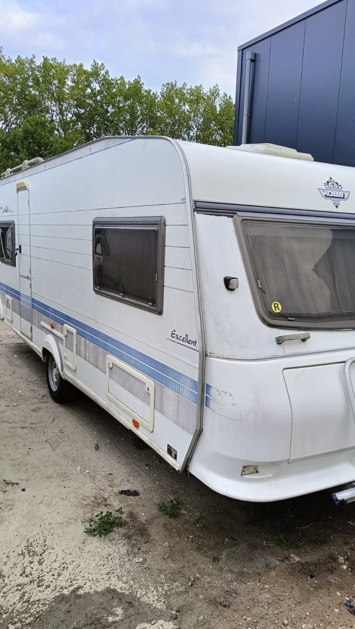 Hobby 540 (2000) met voortent en luifel