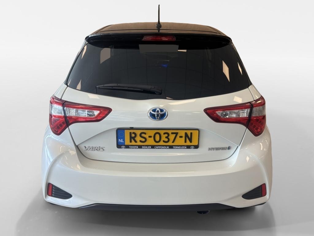 Toyota Yaris 1.5 hybrid bi-tone