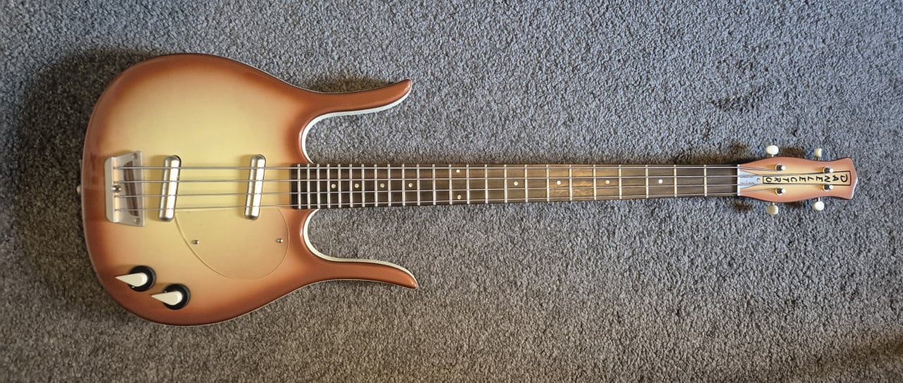 Basgitaar Longhorn