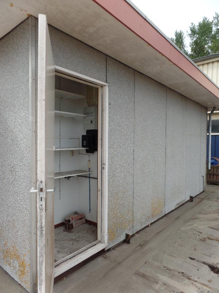 Degelijke unit met sanitair en rolluik geschikt als tijdelijk bijgebouw