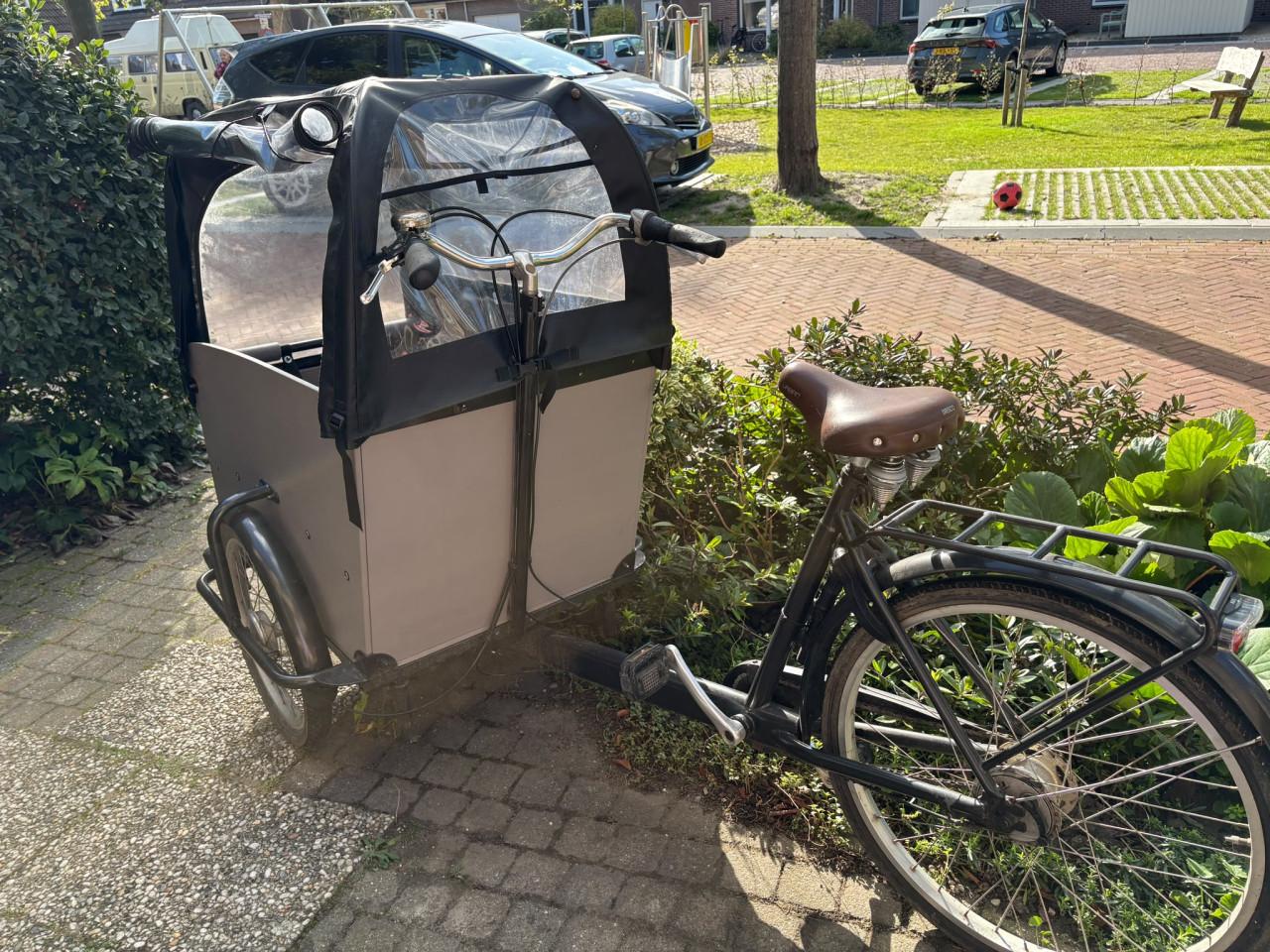 Een mooie Babboe Big Bakfiets met Regentent en Opberghoes