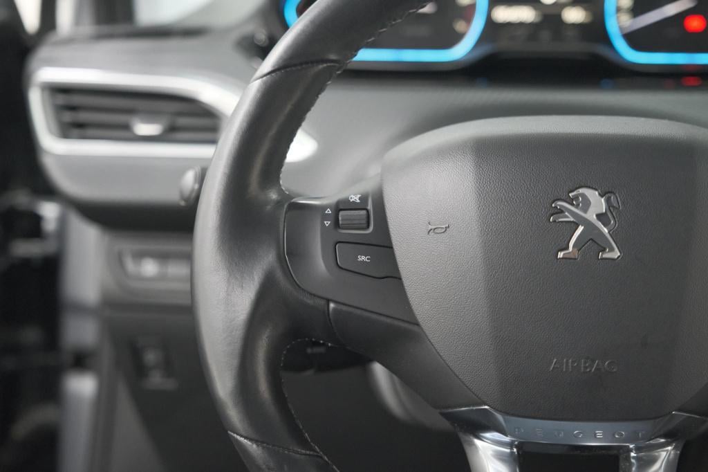 Peugeot 2008 puretech 110 allure | trekhaak | apple carplay | parkeersensor