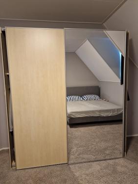 Kledingkast met spiegel