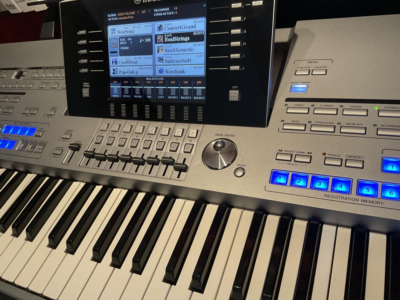 Yamaha Tyros 5 Keyboard