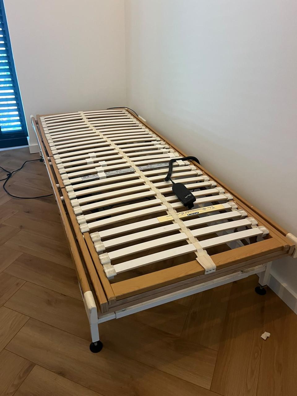 1 persoonsbed elektrisch incl matras
