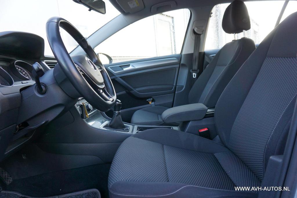 Volkswagen Golf 1.0 tsi trendline