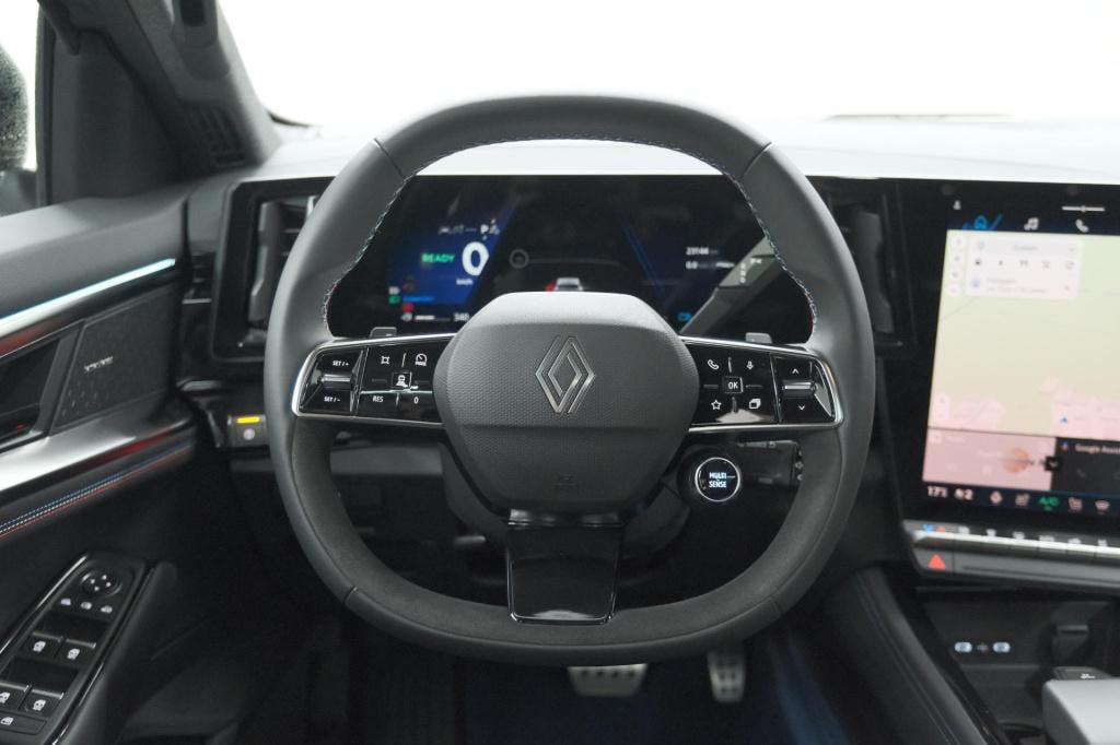 Renault Rafale 1.2 e-tech 4x4 plug-in hybrid 300 atelier alpine | panoramad