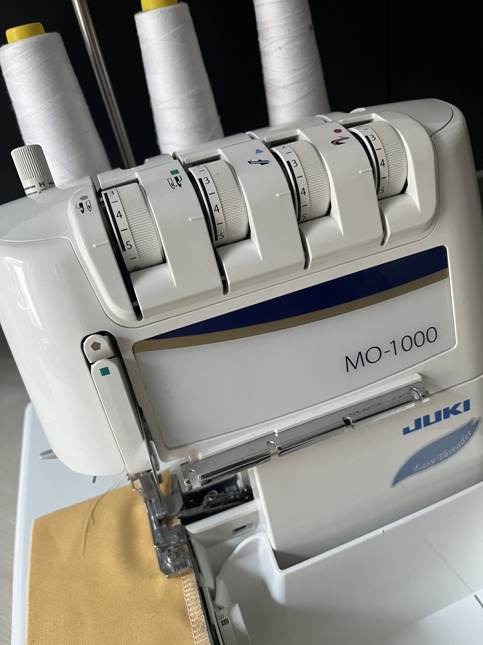 Juki lockmacine MO-1000