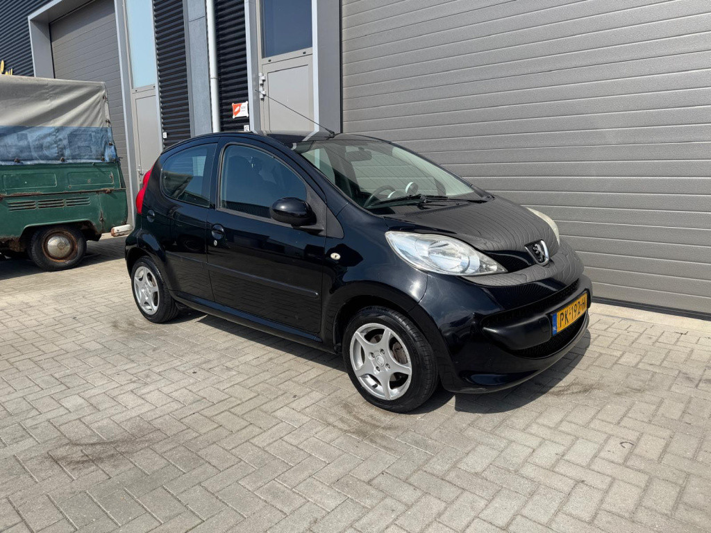 Peugeot 107 1.0-12v xs urban move/nap/apk/airco