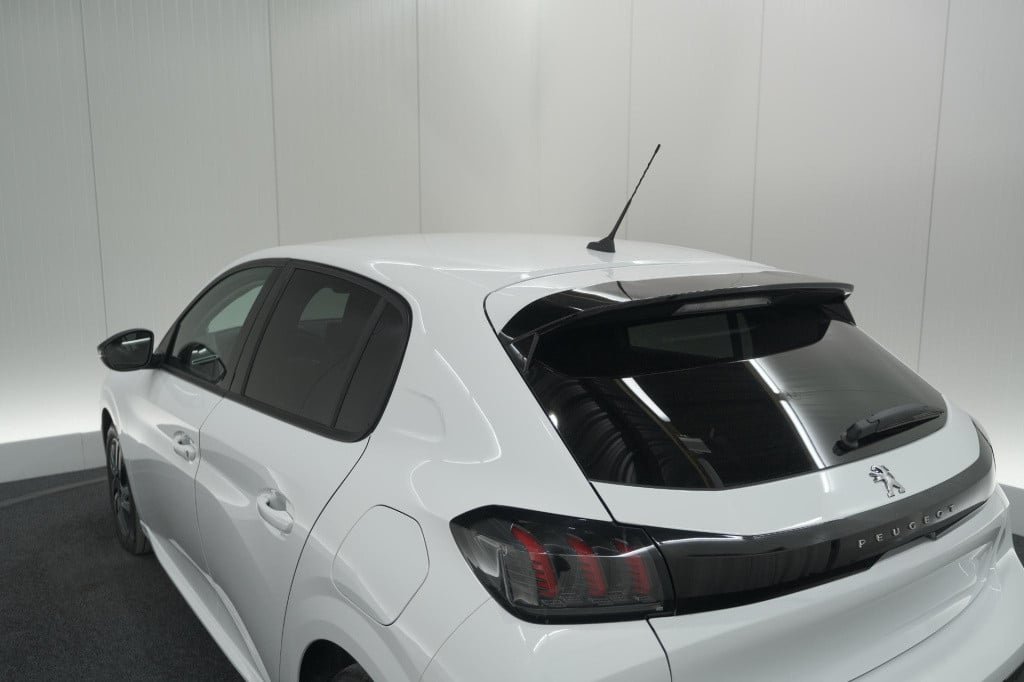 Peugeot 208 puretech 100 allure pack | camera | apple carplay | stoelverwar