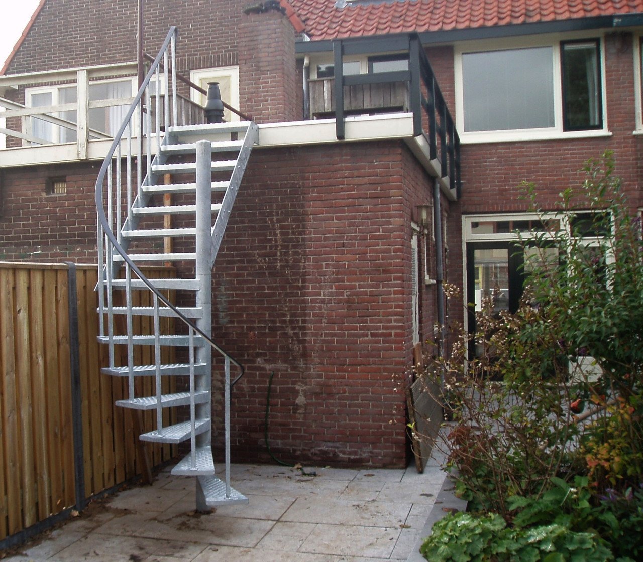 Kwartslagtrap op maat, als binnentrap of buitentrap