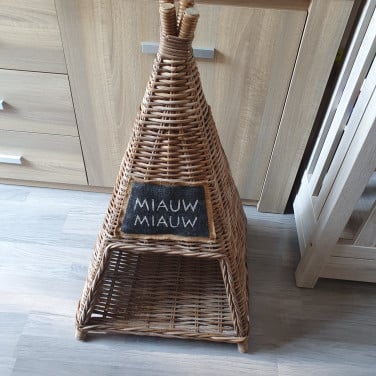 Katten tipi tent van rotan