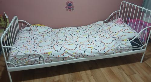 Kinderbed verstelbaar)