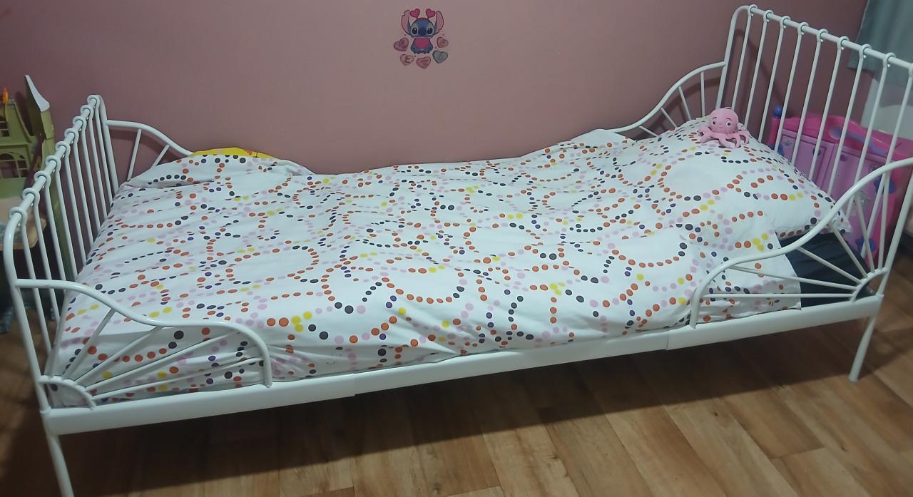 Kinderbed verstelbaar)