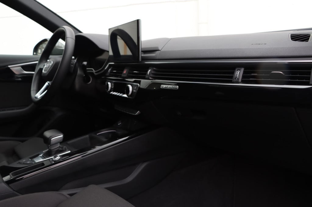 Audi A4 avant 40 tfsi quattro s edition competition 204pk