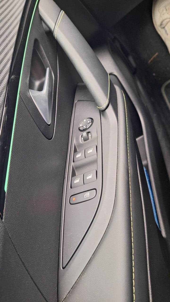 Peugeot e208 GT