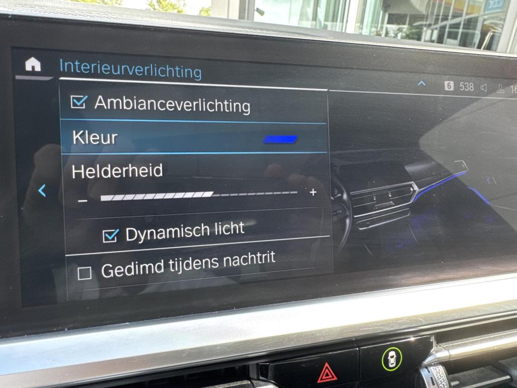 BMW 3-serie touring 330e sportline | panodak | plug-in hybrid