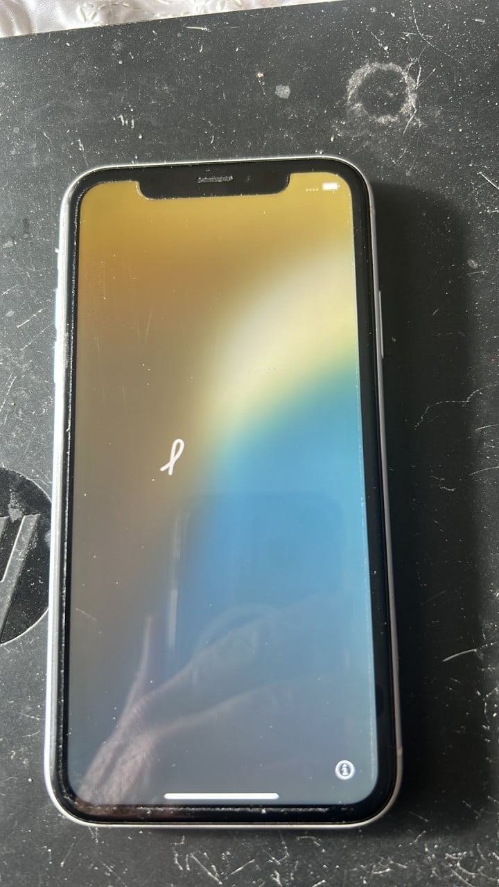 I phone XR 64 GB