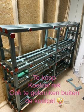 Rek voor in de schuur voor je gereedschap koffers