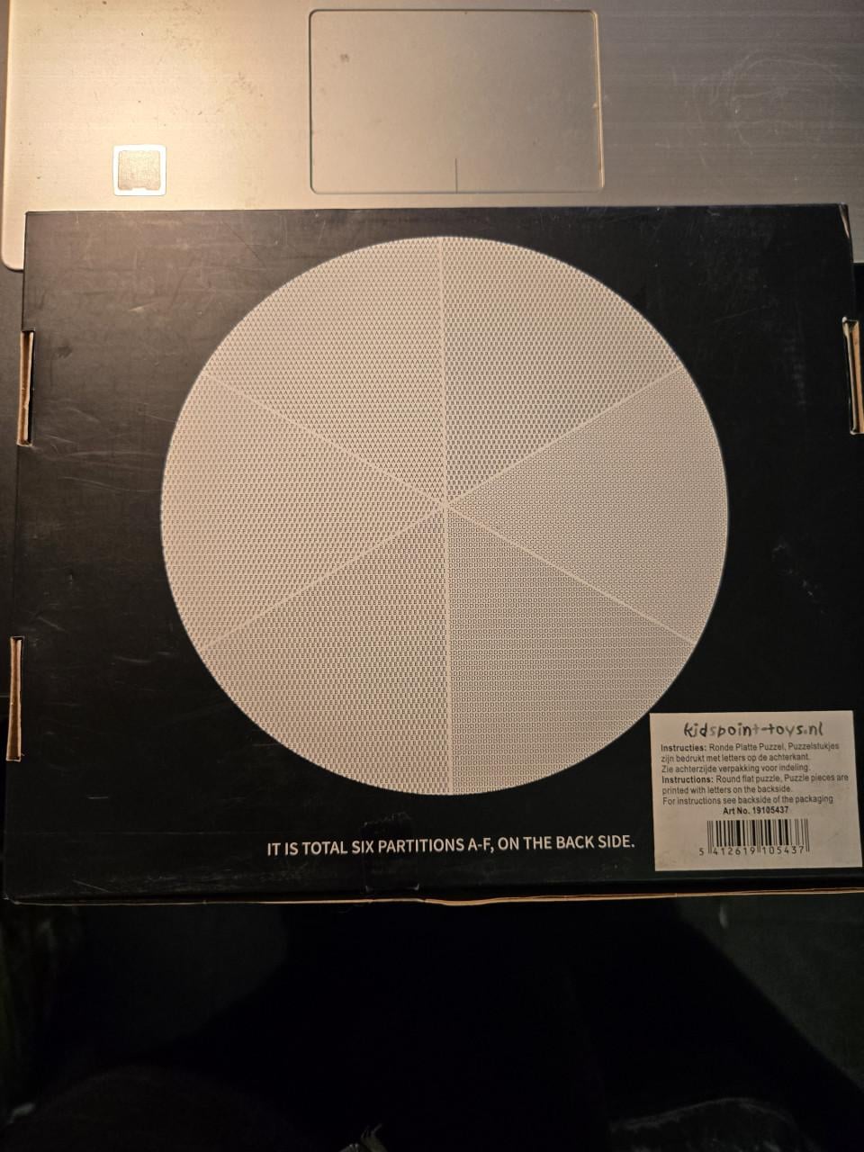 Ronde mandala puzzel met 1000 stukjes met een diameter van 65 cm.