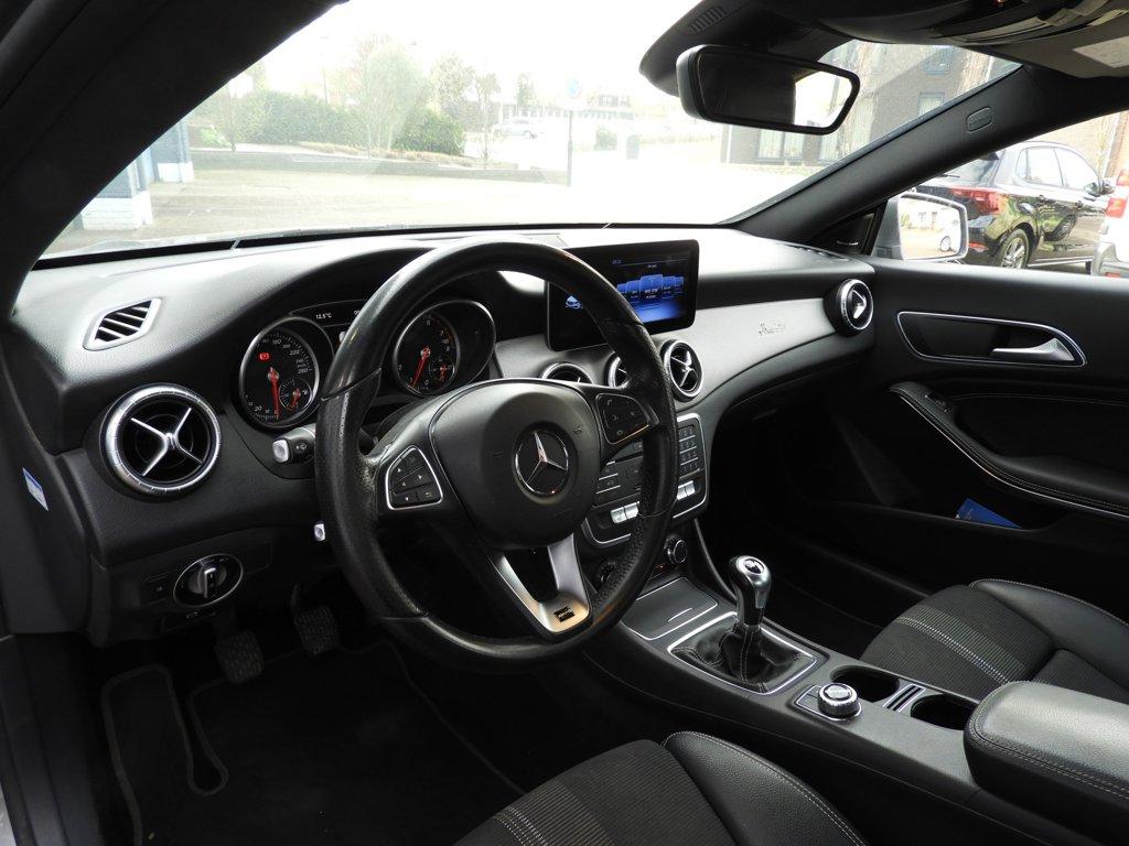 Mercedes-Benz Cla 180 blue efficiency prestige