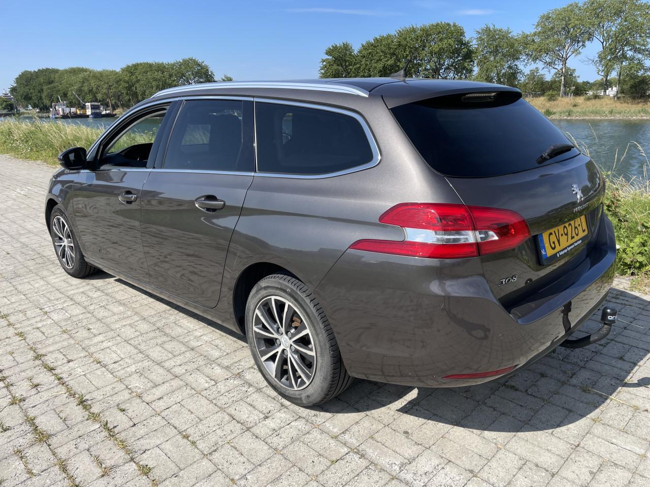 Peugeot 308 1.2 sw e-thp blue lease executive