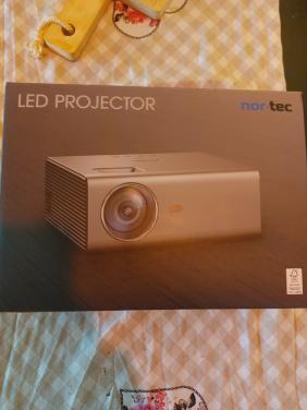 Nortec led projector [beamer]