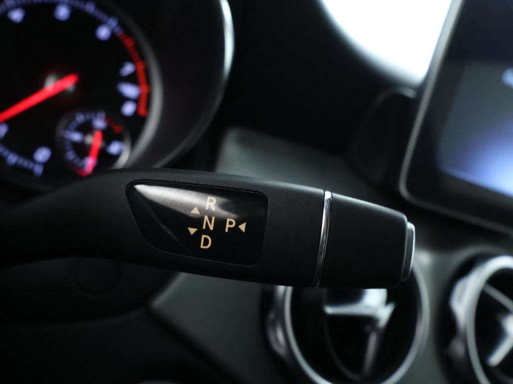 Mercedes-Benz Gla-klasse 180 business solution amg | cruise control | amg l