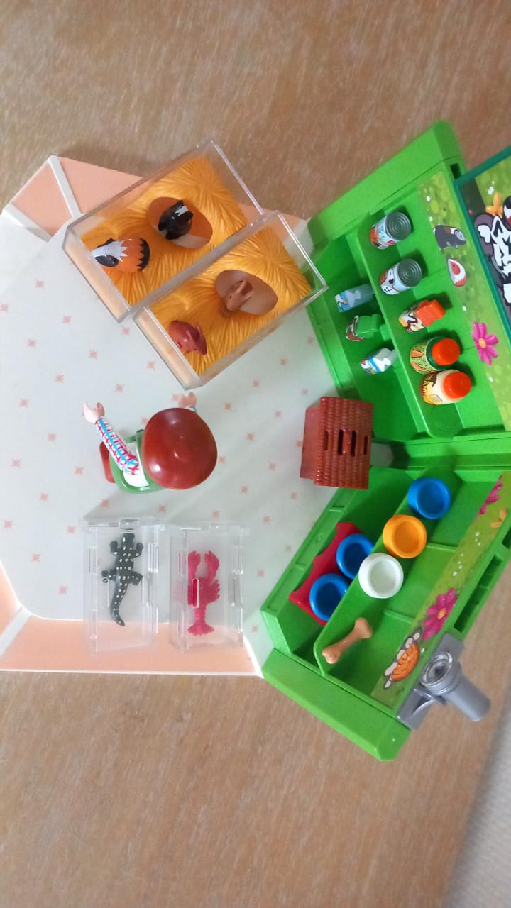 Playmobil winkelcentrum:sportshop,dierenzaak,damesmode set 9078