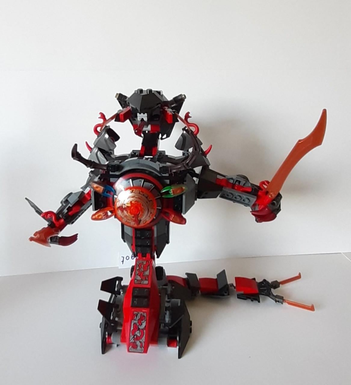 LEGO Ninjago 70626: De Komst van de Iron Doom