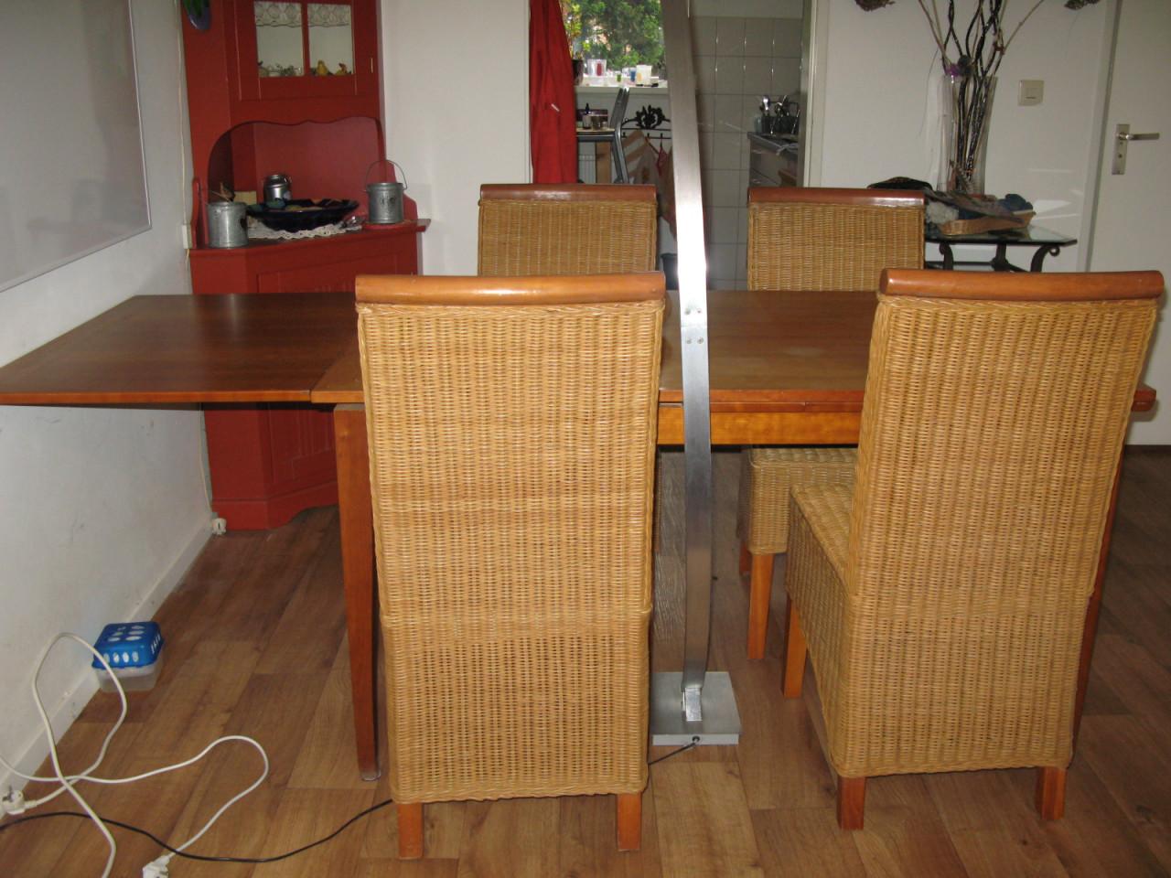 Eettafel + 4 stoelen