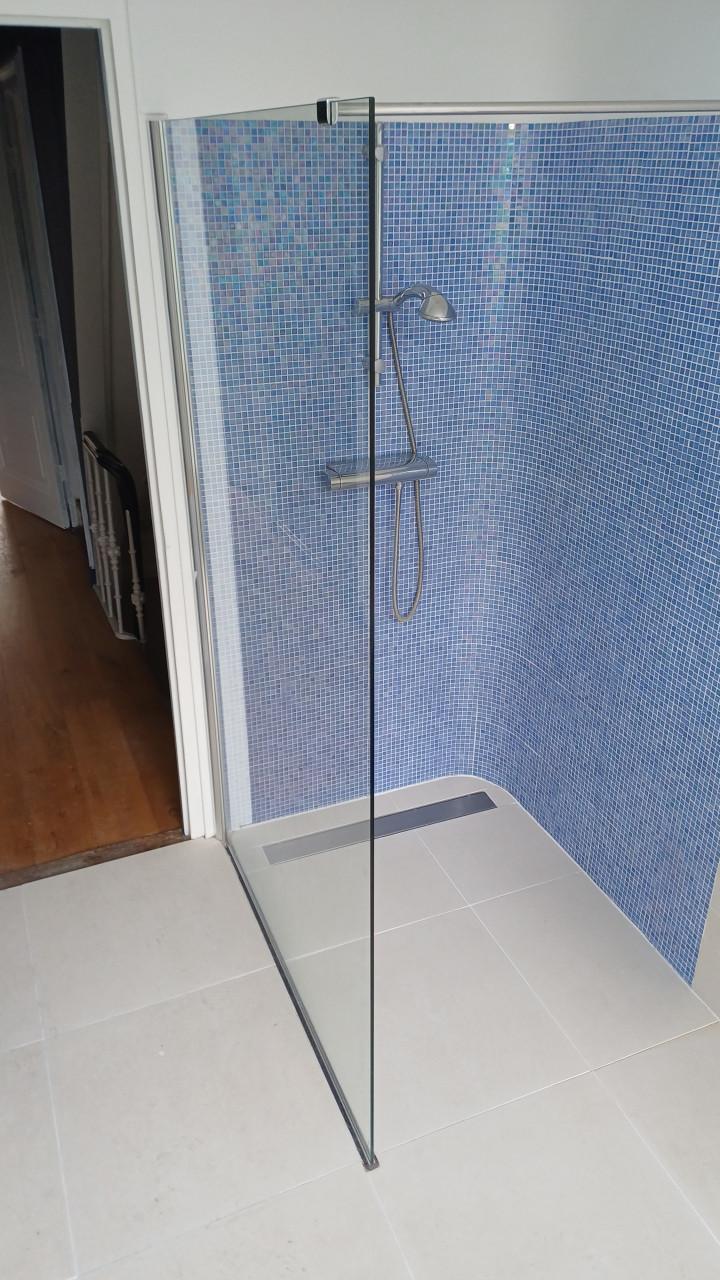 Glazen douchewand