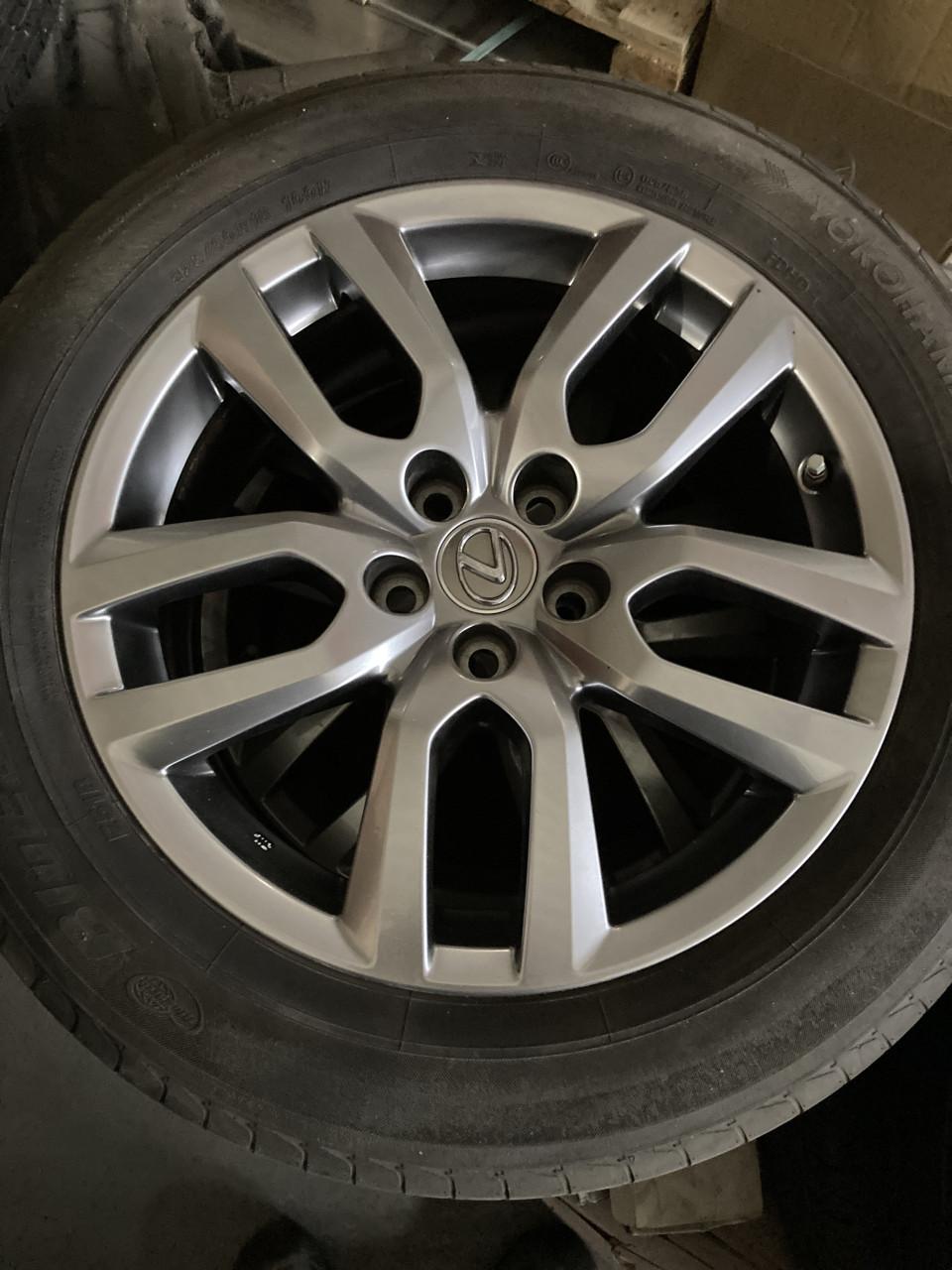 4 lexus velgen met versleten banden