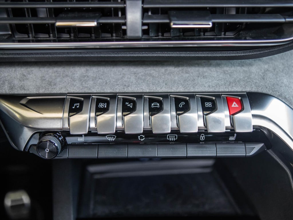 Peugeot 5008 puretech 130pk gt | panoramadak | trekhaak | stoelverwarming |