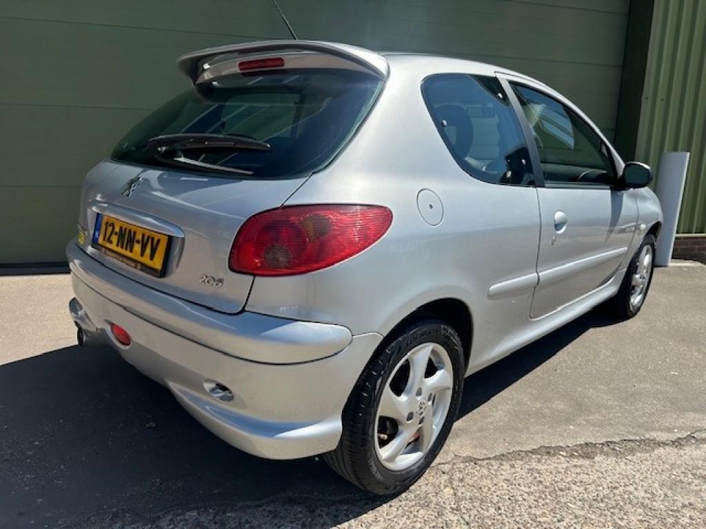 Peugeot 206 1.6-16v quiksilver lage km-stand