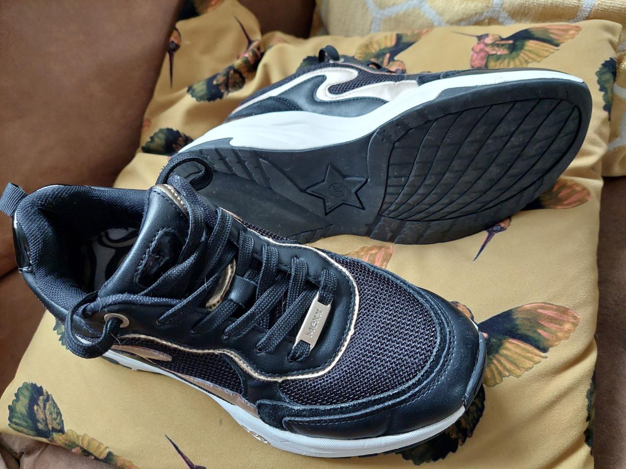 Als nieuwe Mexx damessneakers mt 38 zwart/goud