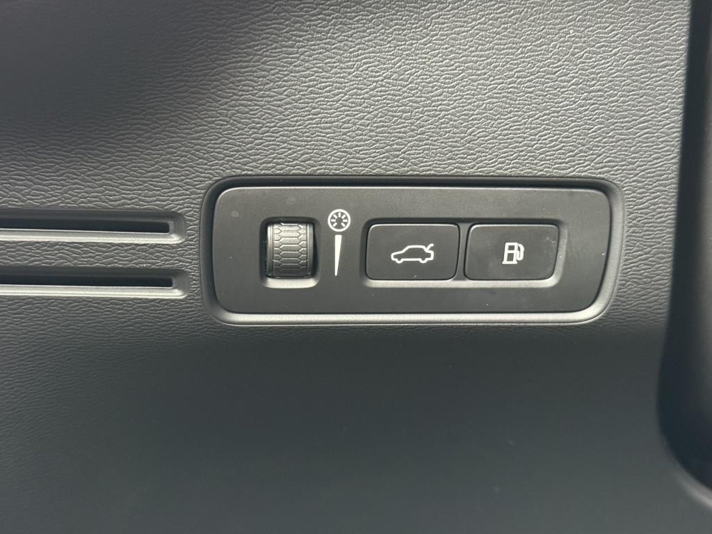 Volvo XC40 t5 262pk recharge ultimate dark