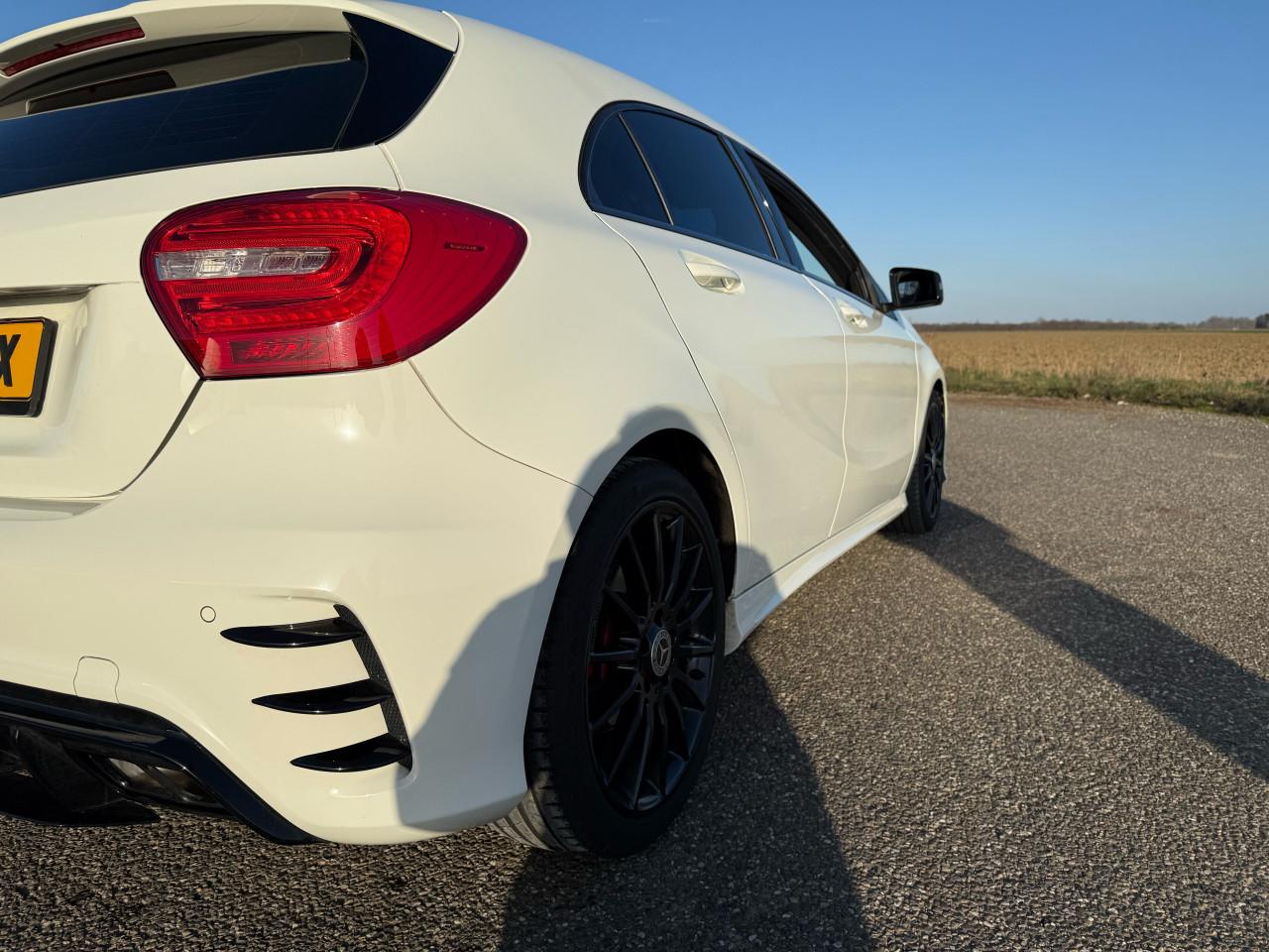 Mercedes-Benz A klasse A180 1.6 2013 Wit AMG pakket