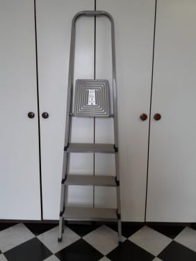 Keukentrap zwaar staal 4 treden