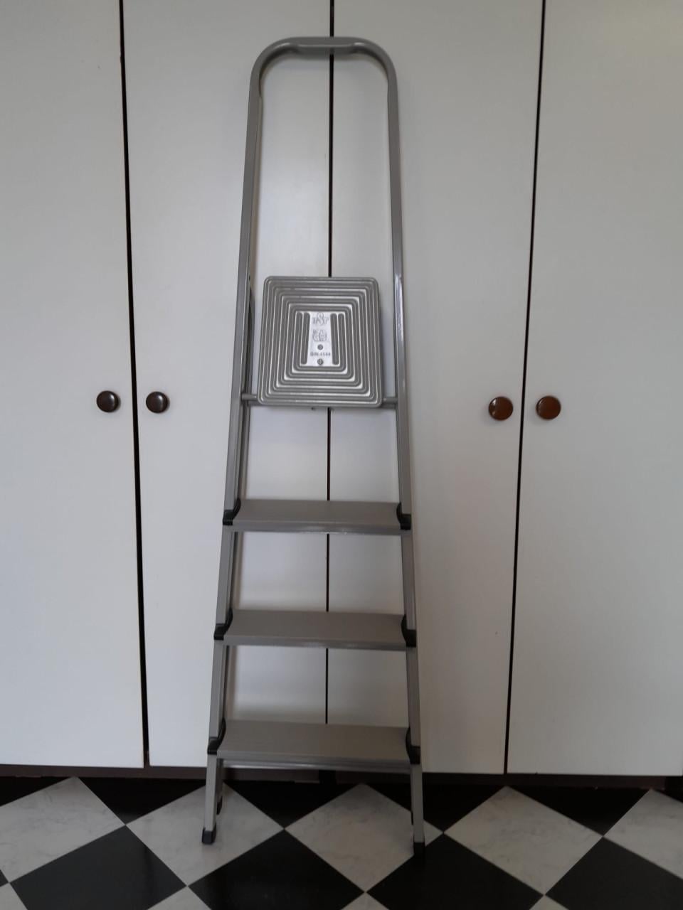 Keukentrap zwaar staal 4 treden