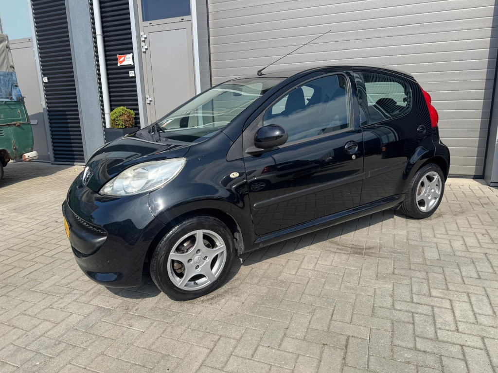 Peugeot 107 1.0-12v xs urban move/nap/apk/airco