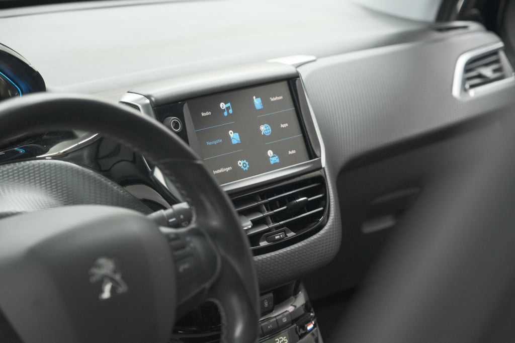 Peugeot 2008 puretech 110 allure | panoramadak | navigatie | camera | parke