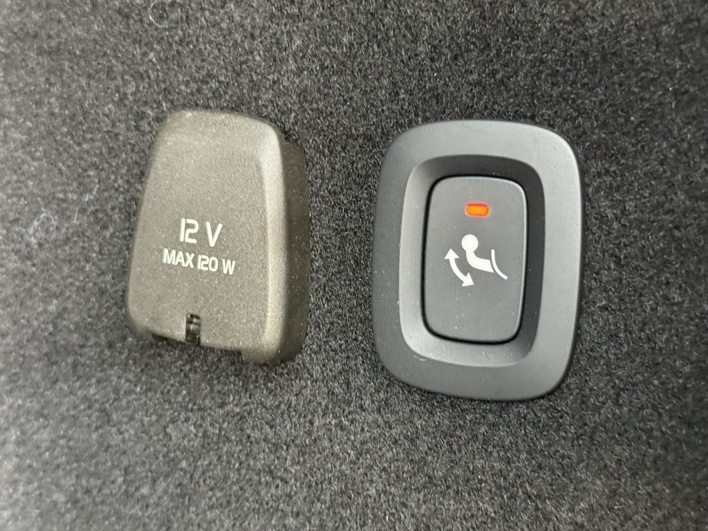 Volvo V60 t8 390pk recharge r-design| panodak| adap.cruise| trekhaak| came